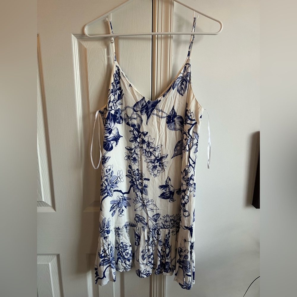 Floral Blue and White Women's dress Lulus M